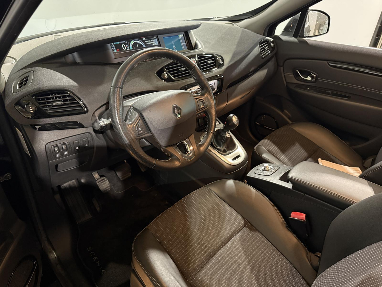 Renault | Scénic | 1.2 TCe Bose | 2013 | 103.433 km | 9KZR67 | Logisch - Voiture: photos 3 Renault | Scénic | 1.2 TCe Bose | 2013 | 103.433 km | 9KZR67 | Logisch - Voiture: photos 3