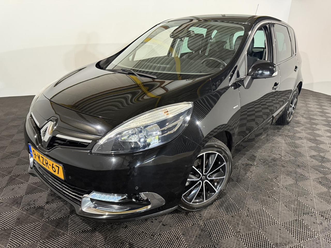 Renault | Scénic | 1.2 TCe Bose | 2013 | 103.433 km | 9KZR67 | Logisch - Voiture: photos 1 Renault | Scénic | 1.2 TCe Bose | 2013 | 103.433 km | 9KZR67 | Logisch - Voiture: photos 1