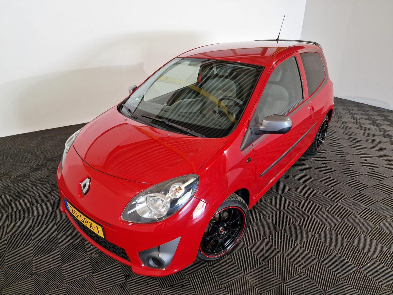 Renault Twingo 1.2-16V Collection 20-SPX-1 - Voiture: photos 1 Renault Twingo 1.2-16V Collection 20-SPX-1 - Voiture: photos 1