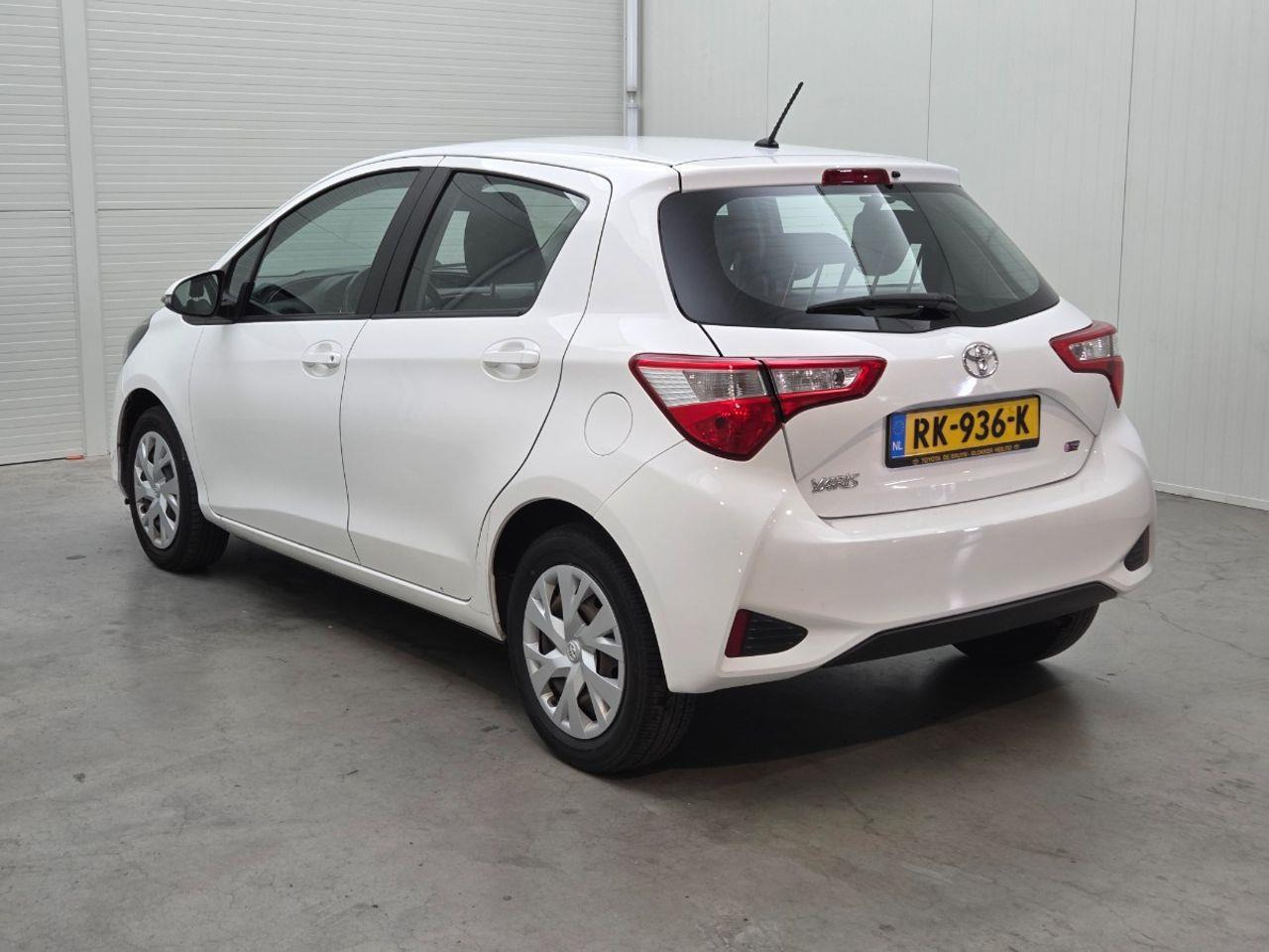 Toyota Yaris 1.0 VVT - i Comfort | 2017 | 138.580 km | RK936K | NAP: Logisch - Voiture: photos 3 Toyota Yaris 1.0 VVT - i Comfort | 2017 | 138.580 km | RK936K | NAP: Logisch - Voiture: photos 3