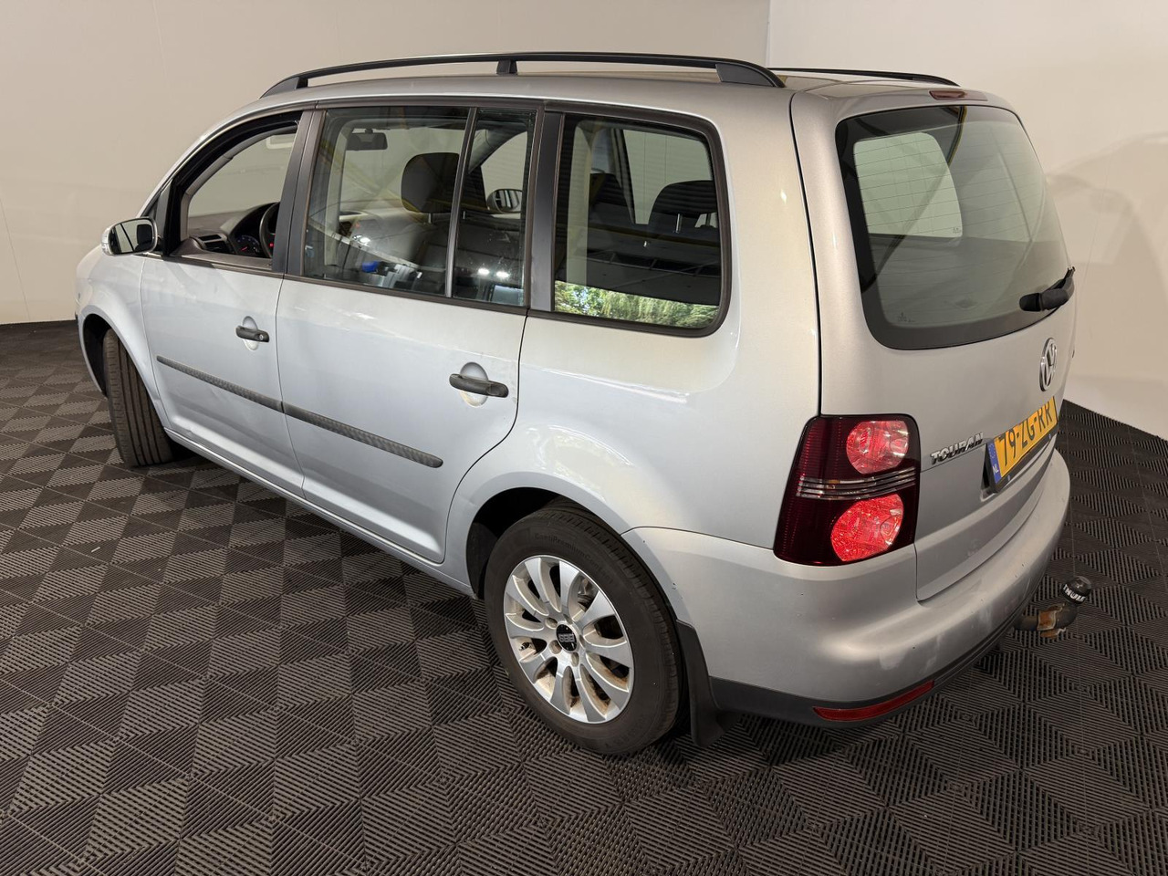 Volkswagen | Touran | 1.4 TSI Optive Automaat | 2008 | 196.647 km | 79ZGRR | Logisch - Voiture: photos 3 Volkswagen | Touran | 1.4 TSI Optive Automaat | 2008 | 196.647 km | 79ZGRR | Logisch - Voiture: photos 3