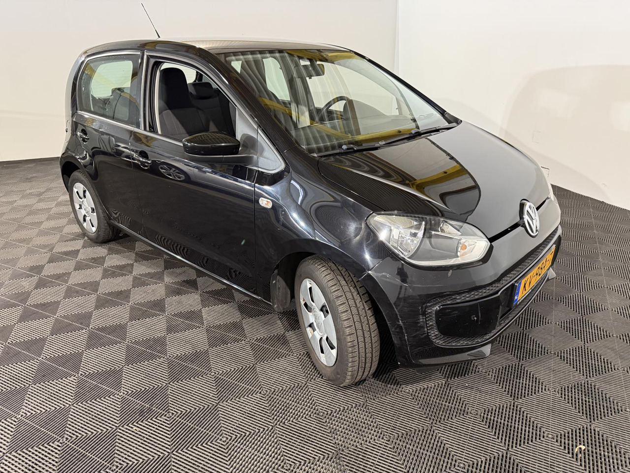 Volkswagen Up 1.0 Move up! BlueMotion | 2015 | 169.625 km | KV-984-T - Voiture à hayon: photos 4 Volkswagen Up 1.0 Move up! BlueMotion | 2015 | 169.625 km | KV-984-T - Voiture à hayon: photos 4