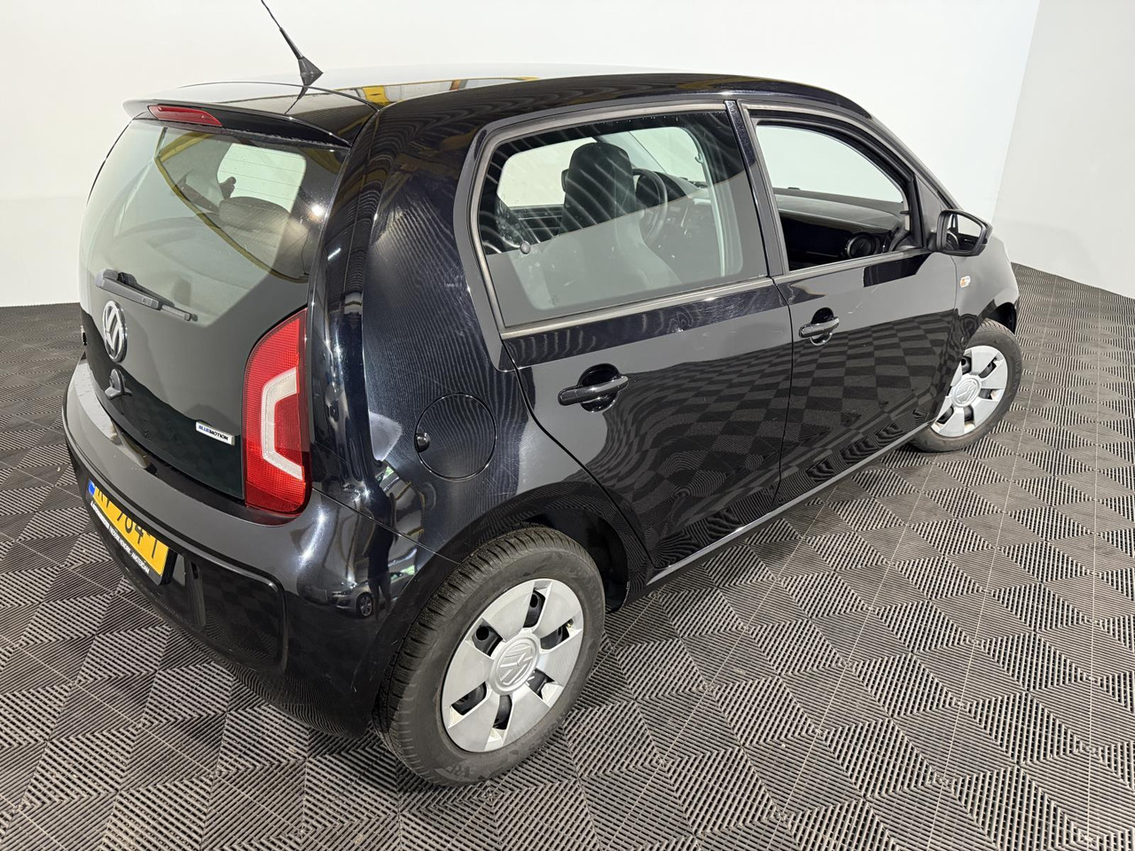 Volkswagen Up 1.0 Move up! BlueMotion | 2015 | 169.625 km | KV-984-T - Voiture à hayon: photos 3 Volkswagen Up 1.0 Move up! BlueMotion | 2015 | 169.625 km | KV-984-T - Voiture à hayon: photos 3