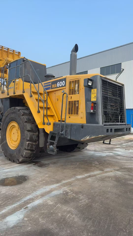 KOMATSU WA600 - Outil/ Équipement: photos 1 KOMATSU WA600 - Outil/ Équipement: photos 1
