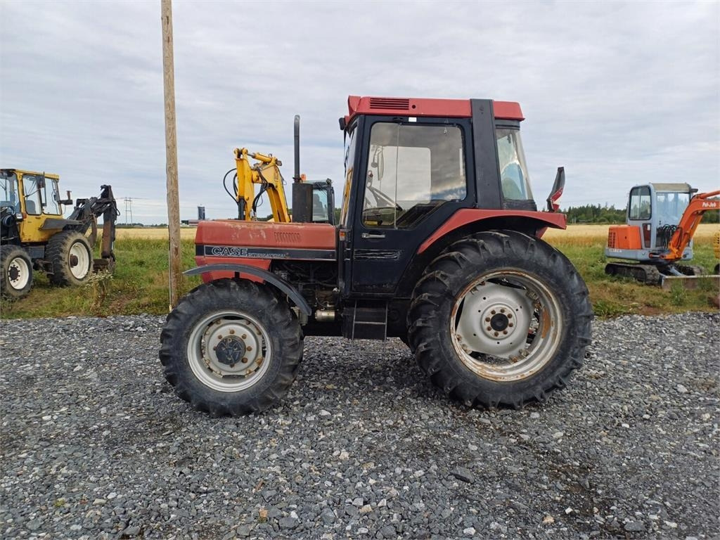 Case IH 685XL Hyvät renkaat. - Tracteur agricole: photos 3 Case IH 685XL Hyvät renkaat. - Tracteur agricole: photos 3