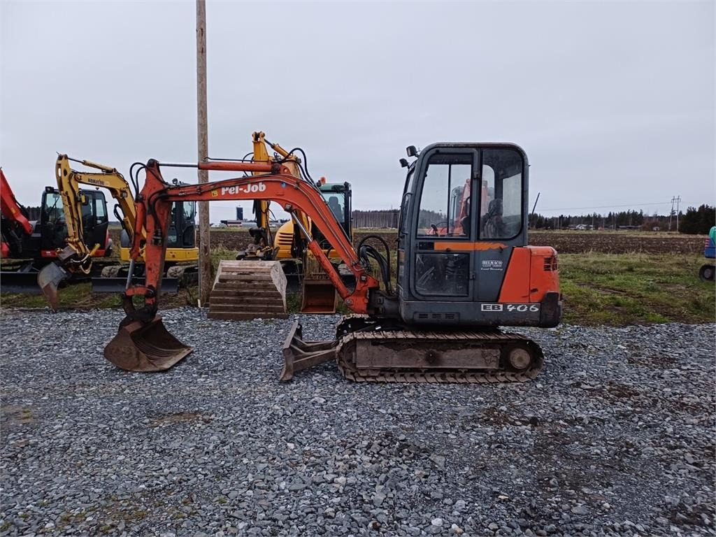 Pel-Job EB406 rautateloilla. Kolme kauhaa - Mini pelle: photos 1 Pel-Job EB406 rautateloilla. Kolme kauhaa - Mini pelle: photos 1