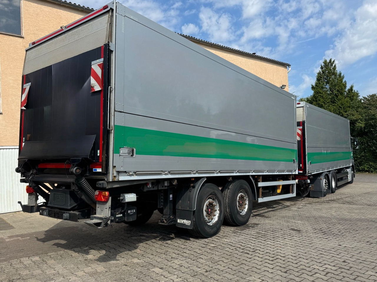 MAN TGS 26.460 2xAHK/2xLBW/Lenk-Lift/kpl.Zug - Camion pour le transport de boissons: photos 4 MAN TGS 26.460 2xAHK/2xLBW/Lenk-Lift/kpl.Zug - Camion pour le transport de boissons: photos 4
