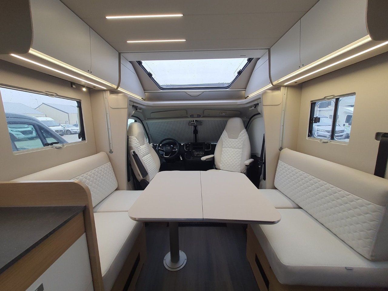 Adria Matrix Plus 670DC - Camping-car profilé: photos 4 Adria Matrix Plus 670DC - Camping-car profilé: photos 4