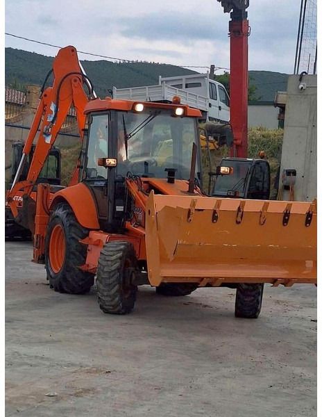 Fiat KOBELCO FB100 - Tractopelle: photos 1 Fiat KOBELCO FB100 - Tractopelle: photos 1