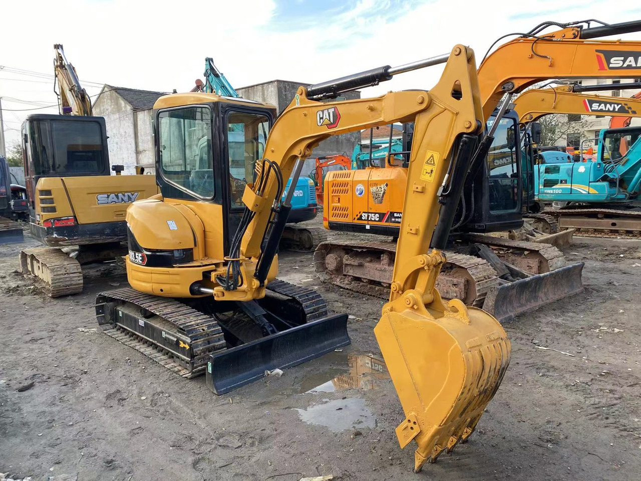 CATERPILLAR 303.5 - Pelle sur chenille: photos 2 CATERPILLAR 303.5 - Pelle sur chenille: photos 2