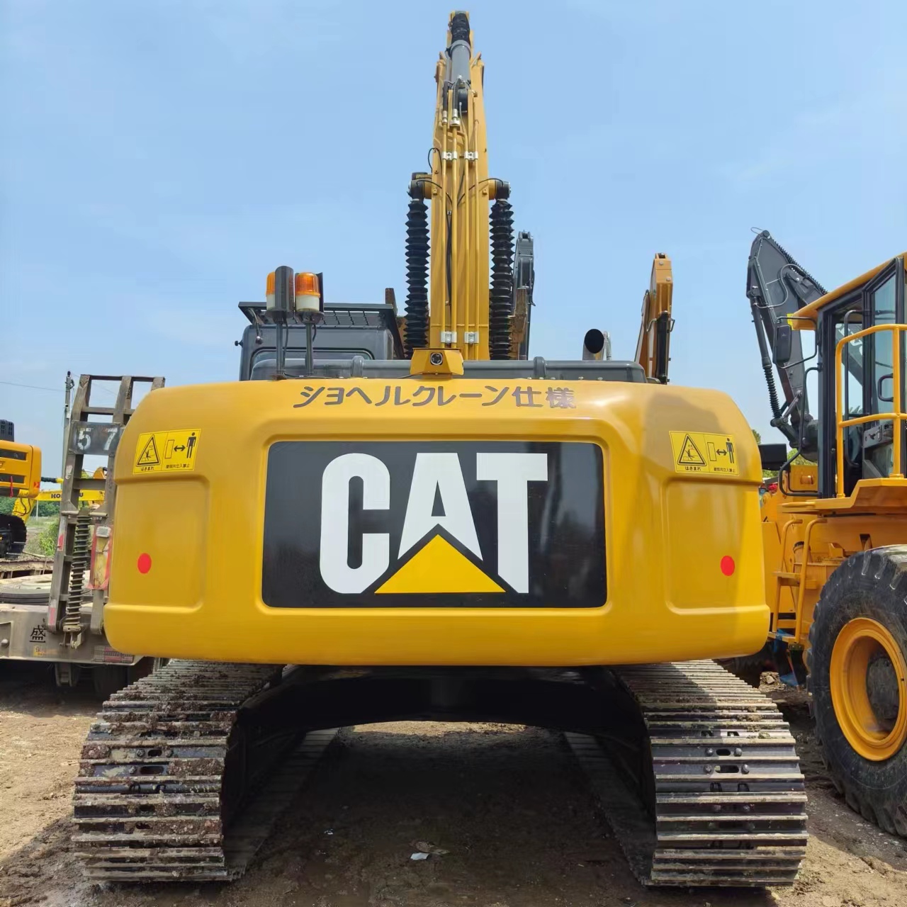 CATERPILLAR 323 - Pelle sur chenille: photos 2 CATERPILLAR 323 - Pelle sur chenille: photos 2