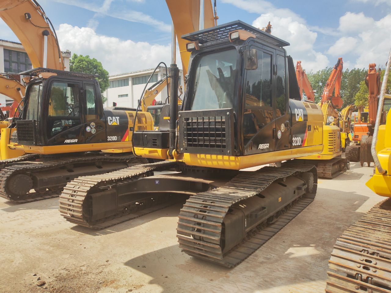 CATERPILLAR 323D - Pelle sur chenille: photos 4 CATERPILLAR 323D - Pelle sur chenille: photos 4