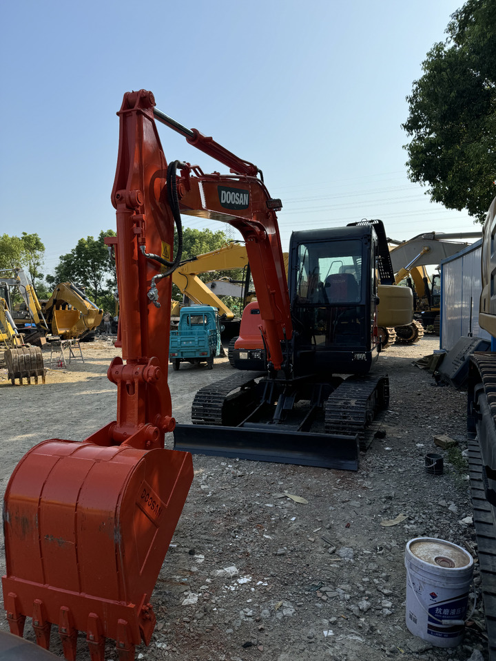 DOOSAN DX60 - Pelle sur chenille: photos 4 DOOSAN DX60 - Pelle sur chenille: photos 4