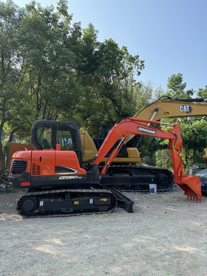 DOOSAN DX60 - Pelle sur chenille: photos 2 DOOSAN DX60 - Pelle sur chenille: photos 2