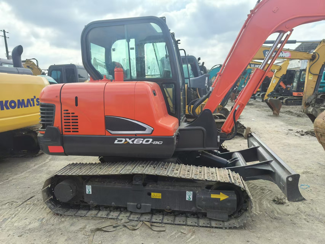 DOOSAN DX60 - Pelle sur chenille: photos 3 DOOSAN DX60 - Pelle sur chenille: photos 3