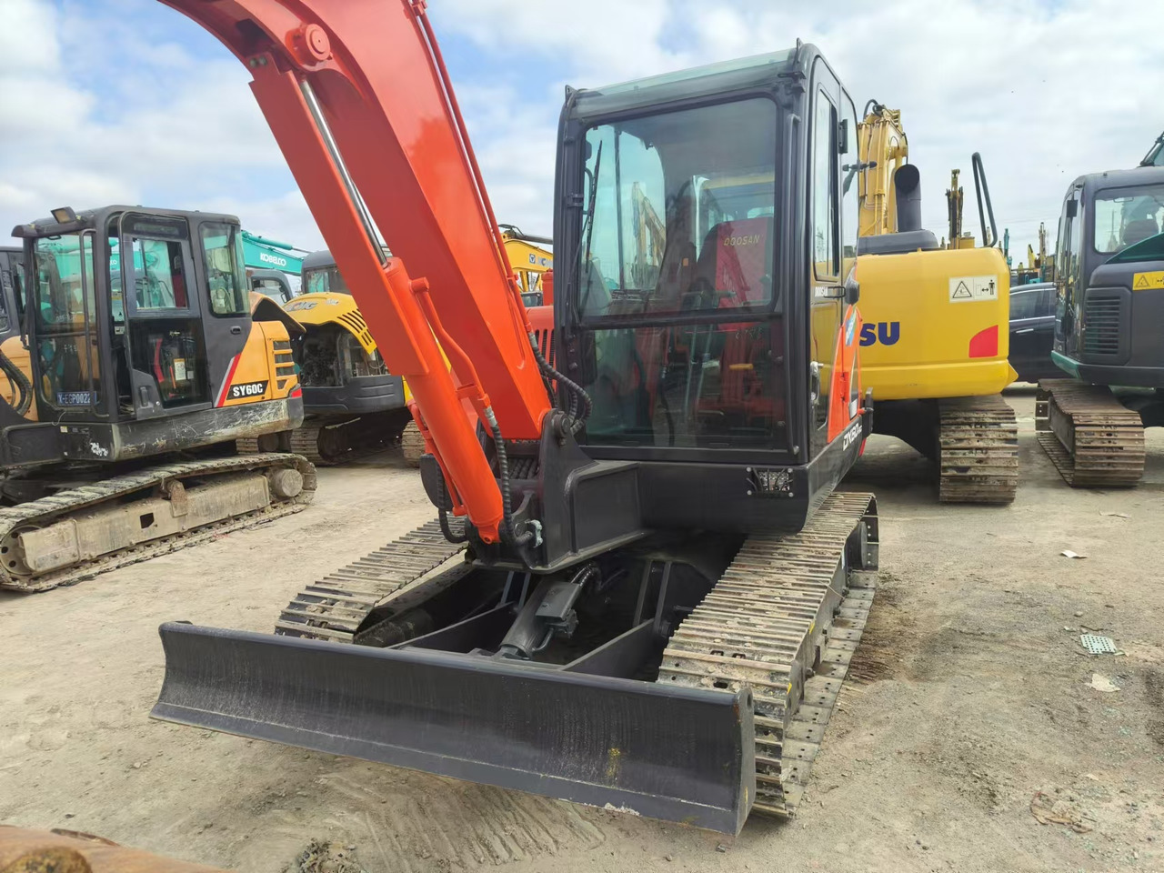 DOOSAN DX60 - Pelle sur chenille: photos 4 DOOSAN DX60 - Pelle sur chenille: photos 4