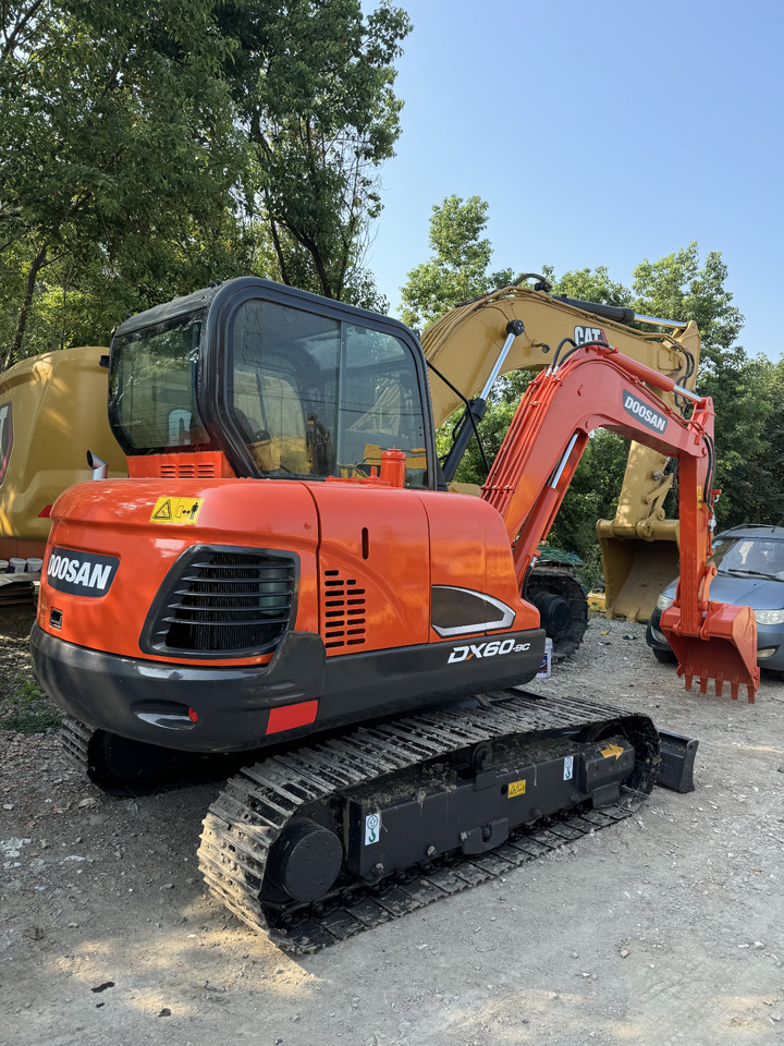 DOOSAN DX60 - Pelle sur chenille: photos 1 DOOSAN DX60 - Pelle sur chenille: photos 1