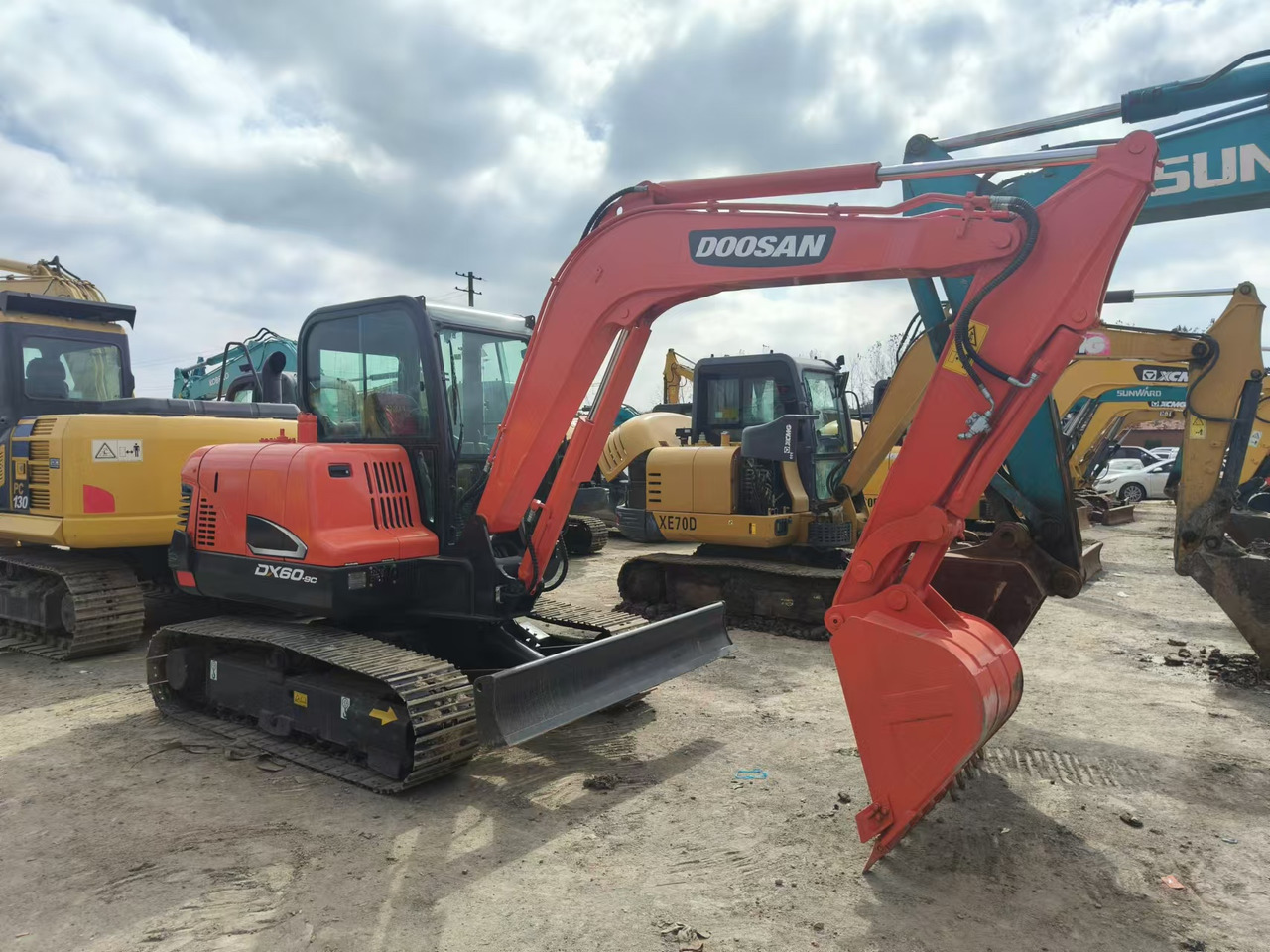 DOOSAN DX60 - Pelle sur chenille: photos 2 DOOSAN DX60 - Pelle sur chenille: photos 2