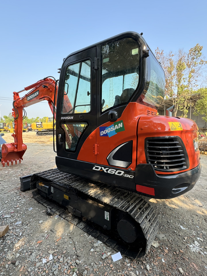 DOOSAN DX60 - Pelle sur chenille: photos 5 DOOSAN DX60 - Pelle sur chenille: photos 5