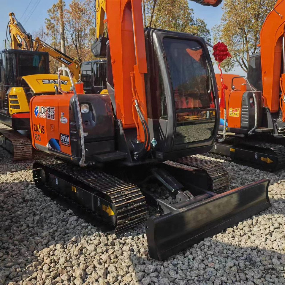 HITACHI ZX60 - Mini pelle: photos 3 HITACHI ZX60 - Mini pelle: photos 3