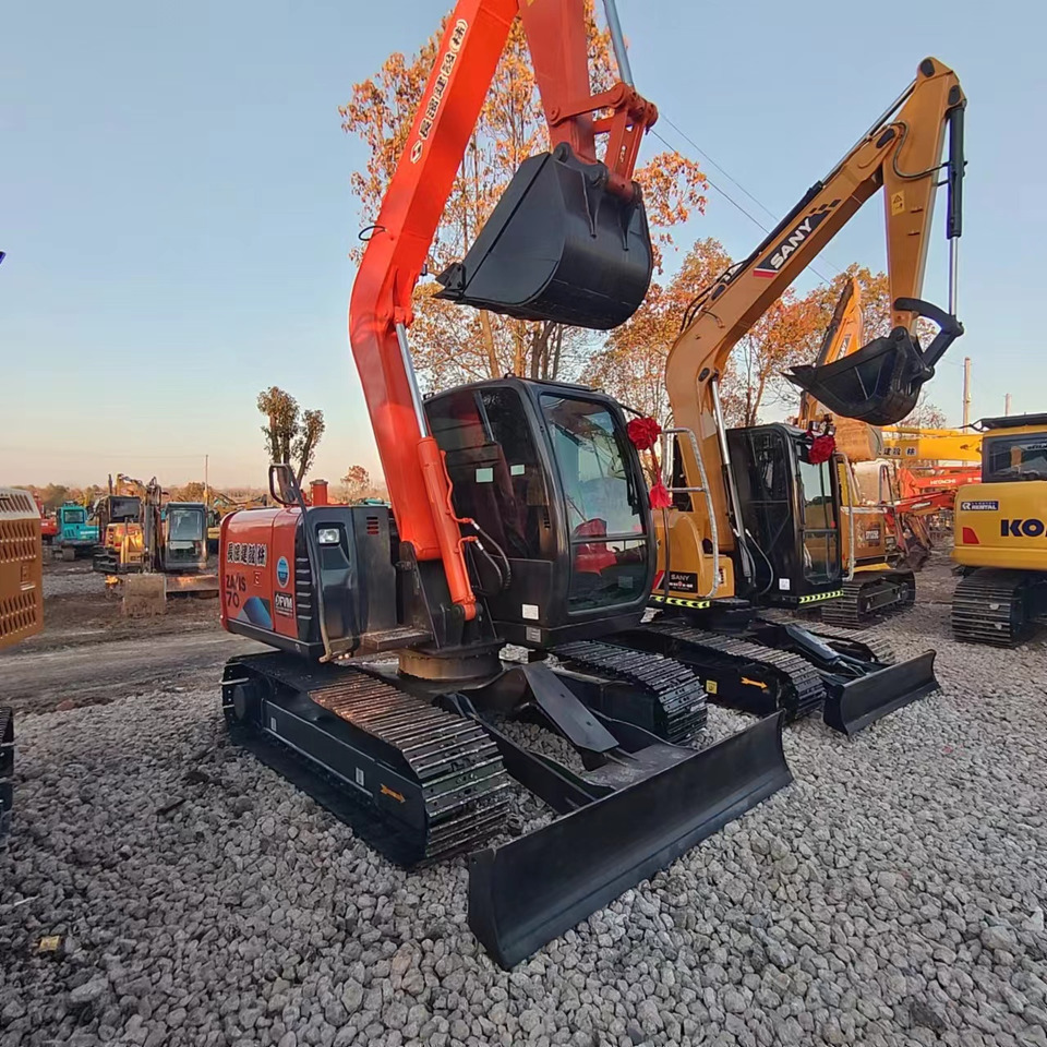 HITACHI ZX70 - Pelle sur chenille: photos 1 HITACHI ZX70 - Pelle sur chenille: photos 1