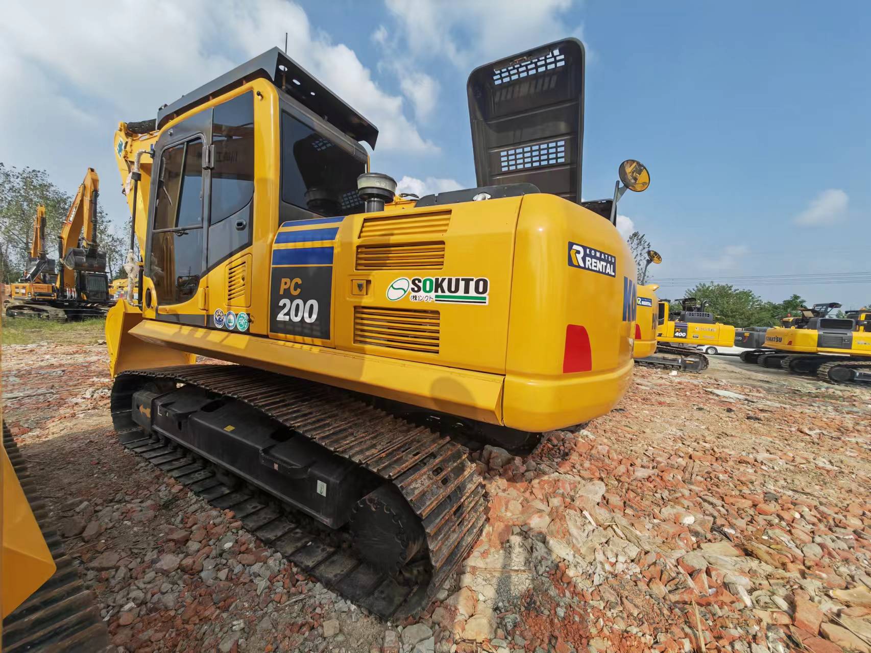 KOMATSU PC200 - Pelle sur chenille: photos 1 KOMATSU PC200 - Pelle sur chenille: photos 1