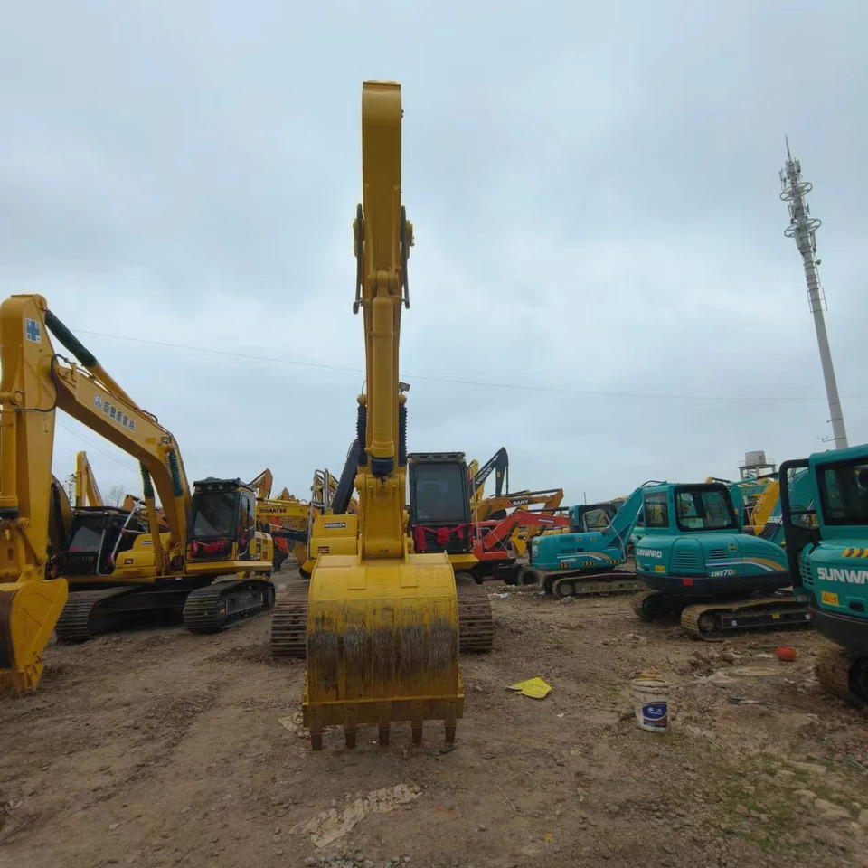 KOMATSU PC220-8 - Pelle sur chenille: photos 3 KOMATSU PC220-8 - Pelle sur chenille: photos 3