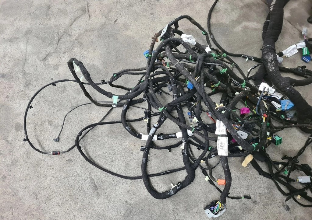 FORD WIĄZKA INSTALACJA KABINY KONSOLI DESKI ROZDZIELCZEJ FORD F-MAX 500 TRUCKS - Câble/ Fil pour Camion: photos 3 FORD WIĄZKA INSTALACJA KABINY KONSOLI DESKI ROZDZIELCZEJ FORD F-MAX 500 TRUCKS - Câble/ Fil pour Camion: photos 3