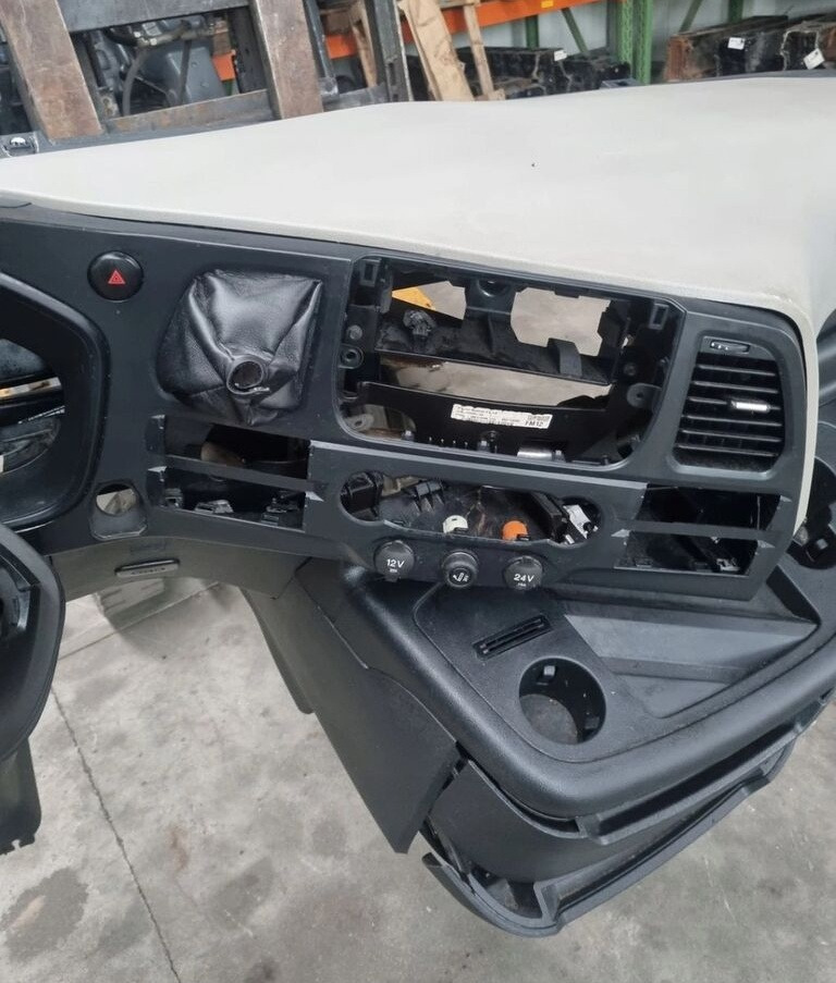 Ford KONSOLA KOMPLETNA KOKPIT DESKA ROZDZIELCZA STELAŻ F-MAX EURO 6 Ford KONSOLA KOMPLETNA KOKPIT DESKA ROZDZIELCZA STELAŻ FORD F-MAX EURO 6 - Panel de instrumentos pour Camion: photos 2 Ford KONSOLA KOMPLETNA KOKPIT DESKA ROZDZIELCZA STELAŻ F-MAX EURO 6 Ford KONSOLA KOMPLETNA KOKPIT DESKA ROZDZIELCZA STELAŻ FORD F-MAX EURO 6 - Panel de instrumentos pour Camion: photos 2