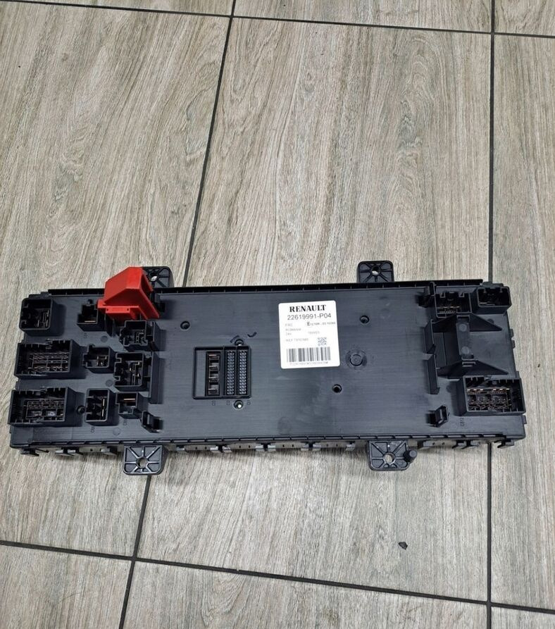 PŁYTA BEZPIECZNIKÓW SKRZYNKA RENAULT GAMA T RANGE - Fusible pour Camion: photos 3 PŁYTA BEZPIECZNIKÓW SKRZYNKA RENAULT GAMA T RANGE - Fusible pour Camion: photos 3