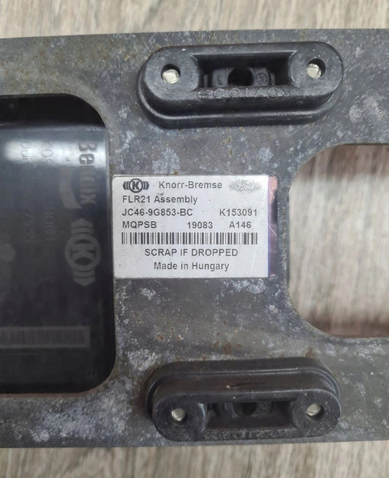 RADAR DISTRONIK CZUJNIK SENSOR MOCOWANIE FORD F-MAX 500 TRUCKS EURO 6 K096653H001 575127535 JC46 9G853 BC - Capteur: photos 4 RADAR DISTRONIK CZUJNIK SENSOR MOCOWANIE FORD F-MAX 500 TRUCKS EURO 6 K096653H001 575127535 JC46 9G853 BC - Capteur: photos 4