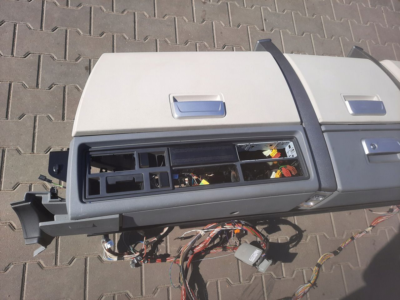 RENAULT KONSOLA PÓŁKA GÓRNA RENAULT GAMA T RANGE - Cabine et intérieur pour Camion: photos 3 RENAULT KONSOLA PÓŁKA GÓRNA RENAULT GAMA T RANGE - Cabine et intérieur pour Camion: photos 3