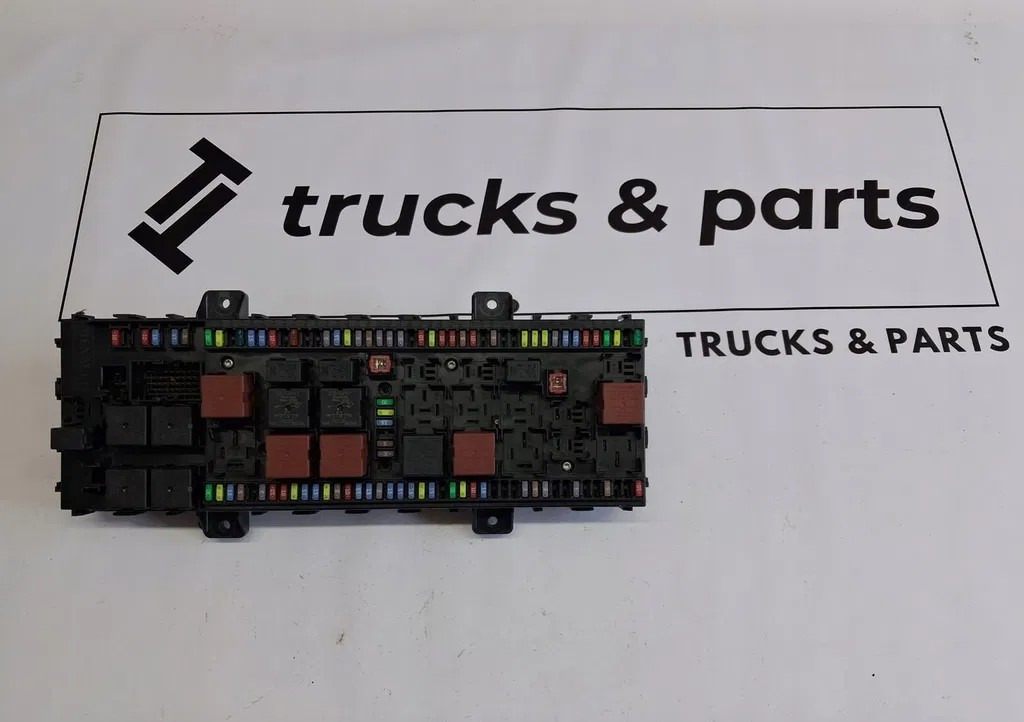 RENAULT PŁYTA BEZPIECZNIKÓW SKRZYNKA RENAULT GAMA T RANGE 22821376 P02 - Fusible pour Camion: photos 1 RENAULT PŁYTA BEZPIECZNIKÓW SKRZYNKA RENAULT GAMA T RANGE 22821376 P02 - Fusible pour Camion: photos 1