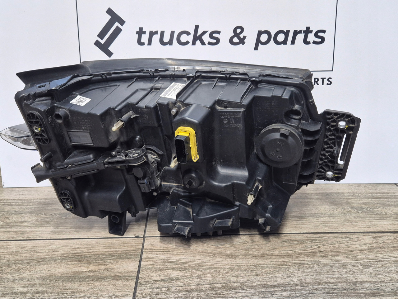 RENAULT REFLEKTOR LAMPA RENAULT RANGE T GAMA T EVOLUTION EVO LED LEWA - Feu avant pour Camion: photos 3 RENAULT REFLEKTOR LAMPA RENAULT RANGE T GAMA T EVOLUTION EVO LED LEWA - Feu avant pour Camion: photos 3