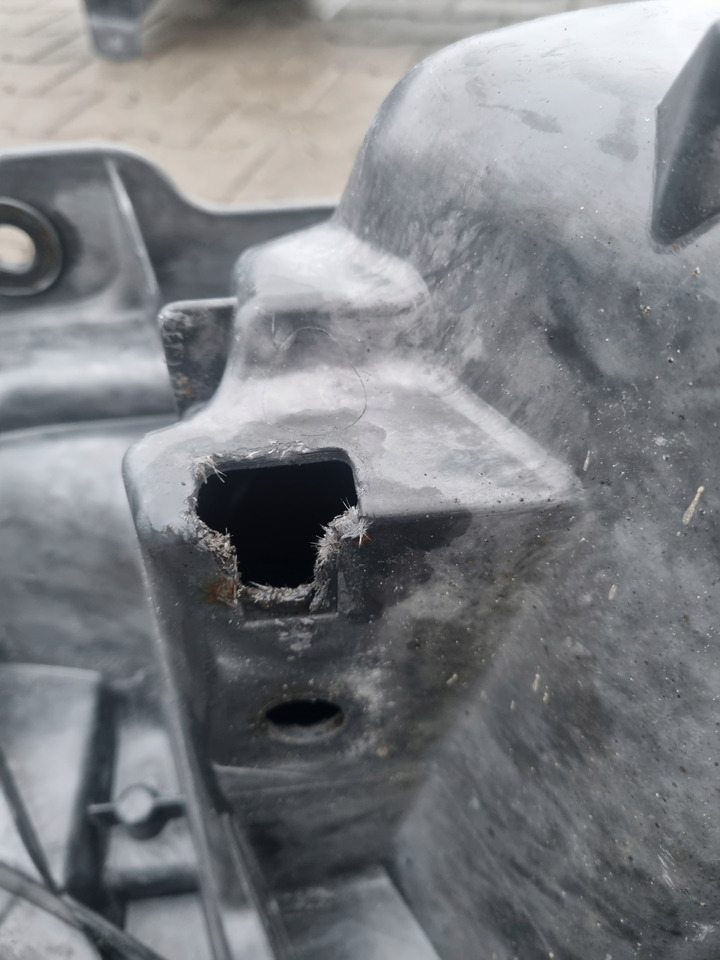 RENAULT STOPNICA GÓRNA STOPIEŃ LEWY RENAULT GAMA T RANGE - Marchepied pour Camion: photos 3 RENAULT STOPNICA GÓRNA STOPIEŃ LEWY RENAULT GAMA T RANGE - Marchepied pour Camion: photos 3