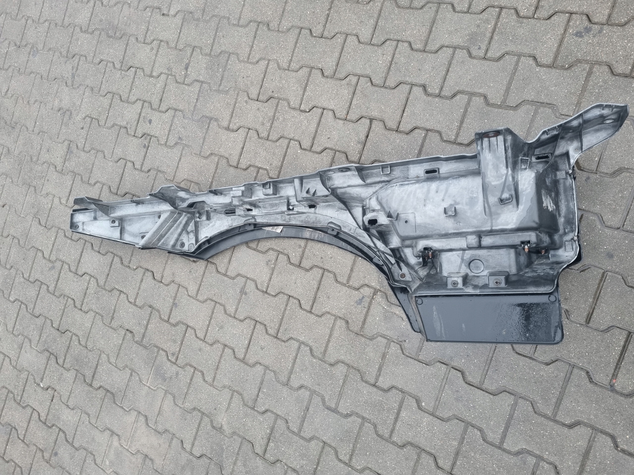 RENAULT STOPNICA GÓRNA STOPIEŃ LEWY RENAULT GAMA T RANGE - Marchepied pour Camion: photos 2 RENAULT STOPNICA GÓRNA STOPIEŃ LEWY RENAULT GAMA T RANGE - Marchepied pour Camion: photos 2