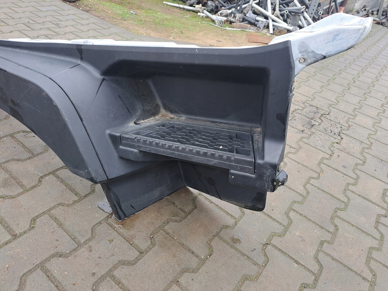 RENAULT STOPNICA GÓRNA STOPIEŃ PRAWY RENAULT GAMA T RANGE - Marchepied pour Camion: photos 2 RENAULT STOPNICA GÓRNA STOPIEŃ PRAWY RENAULT GAMA T RANGE - Marchepied pour Camion: photos 2