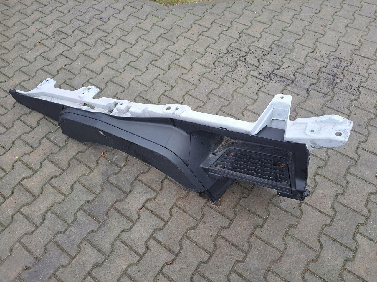 RENAULT STOPNICA GÓRNA STOPIEŃ PRAWY RENAULT GAMA T RANGE - Marchepied pour Camion: photos 4 RENAULT STOPNICA GÓRNA STOPIEŃ PRAWY RENAULT GAMA T RANGE - Marchepied pour Camion: photos 4