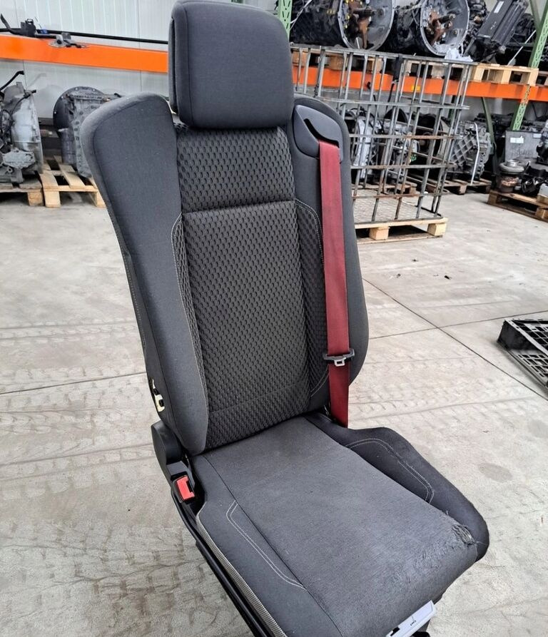 Renault SIEDZENIE KIEROWCY Renault RANGE GAMA T C K - Siège pour Camion: photos 2 Renault SIEDZENIE KIEROWCY Renault RANGE GAMA T C K - Siège pour Camion: photos 2