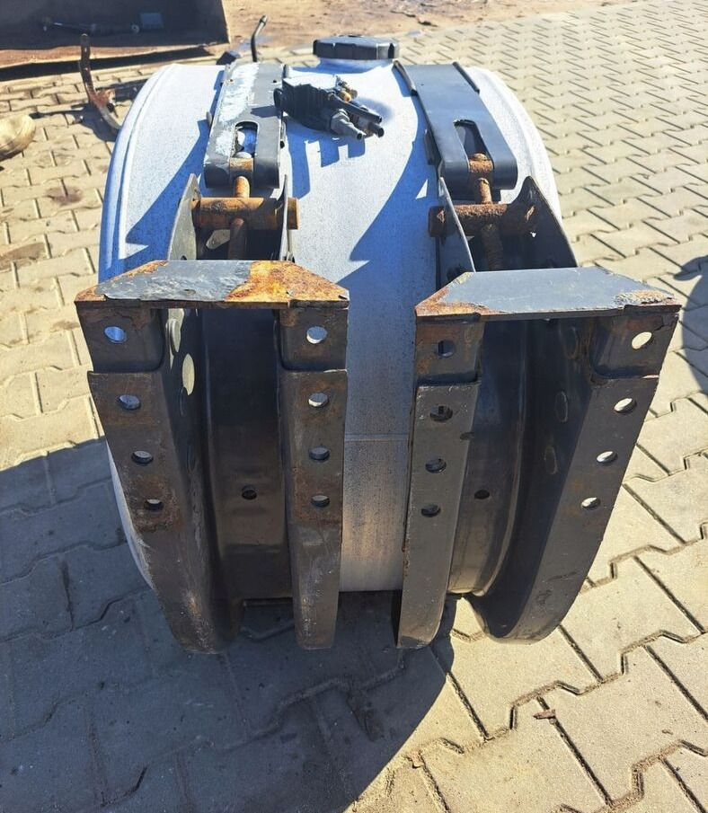 Renault ZBIORNIK PALIWA RENAULT DXI VOLVO FH FM 50X70X70 20503503 - Réservoir de carburant pour Camion: photos 1 Renault ZBIORNIK PALIWA RENAULT DXI VOLVO FH FM 50X70X70 20503503 - Réservoir de carburant pour Camion: photos 1