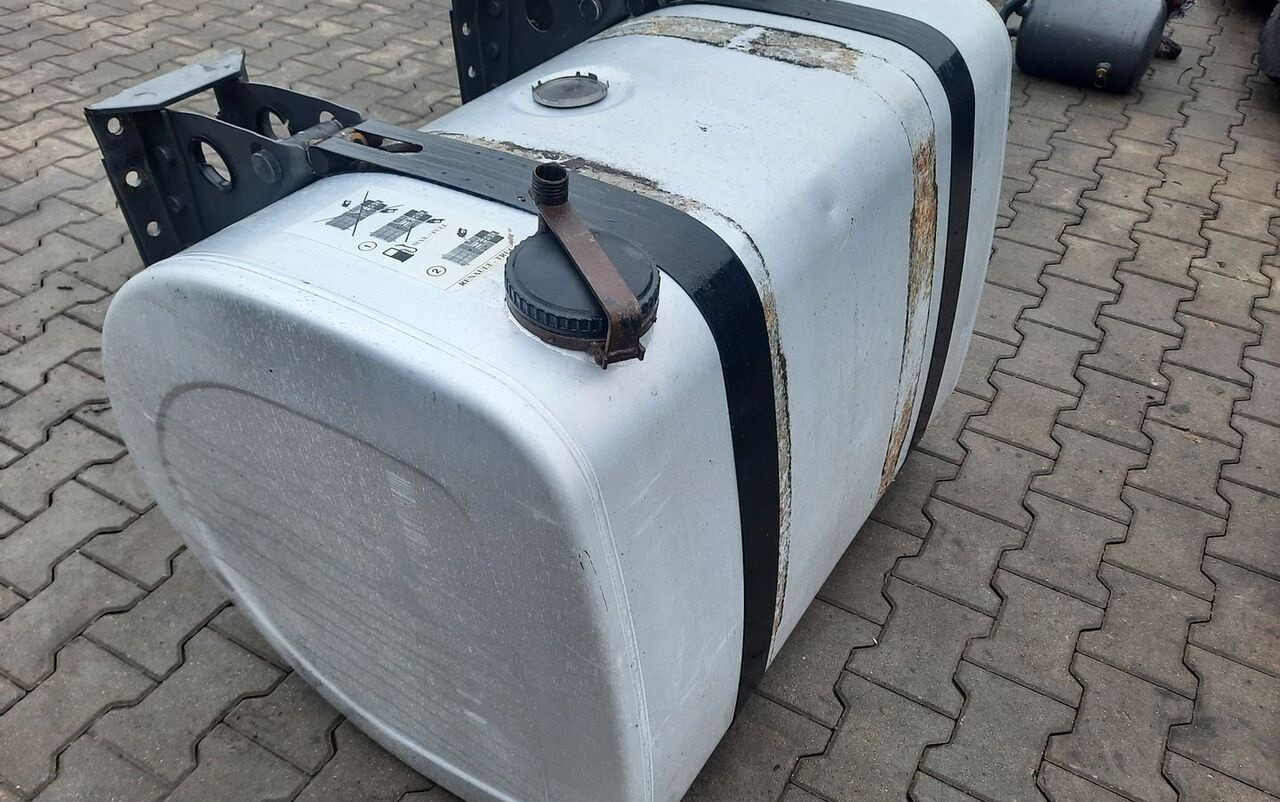 Renault ZBIORNIK PALIWA RENAULT GAMA T RANGE 100/70/70 21821393 - Réservoir de carburant pour Camion: photos 3 Renault ZBIORNIK PALIWA RENAULT GAMA T RANGE 100/70/70 21821393 - Réservoir de carburant pour Camion: photos 3