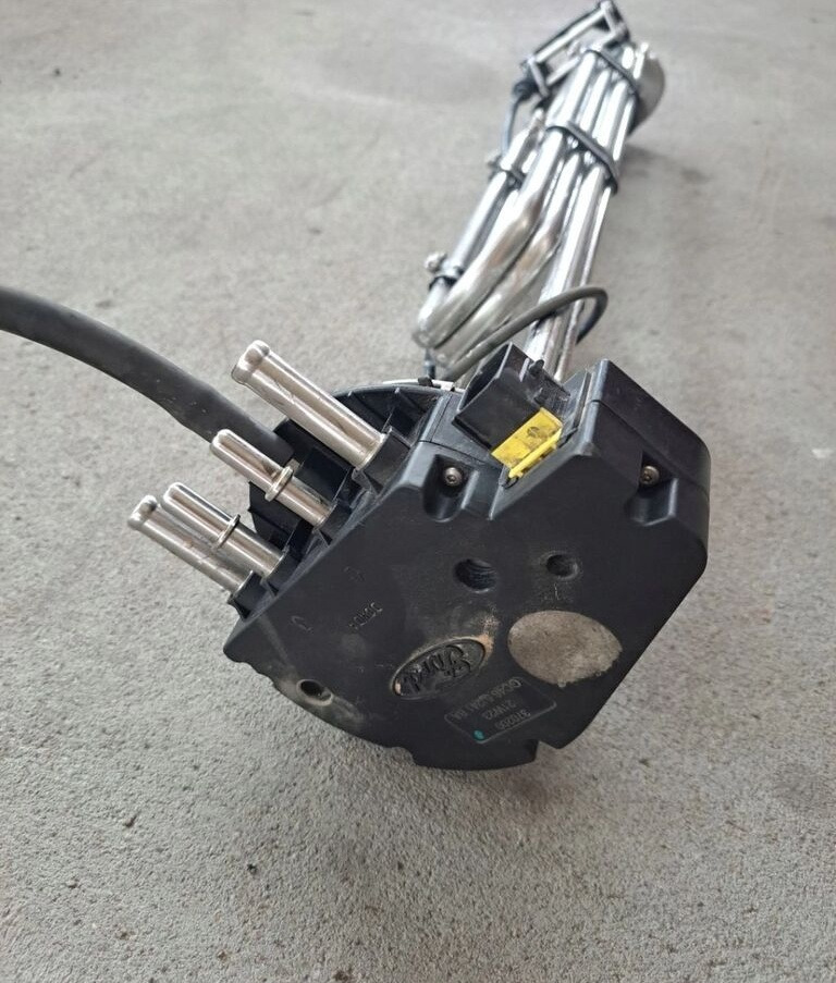 SMOK ADBLUE AD BLUE FORD F-MAX CARGO GC465j241BA 370200 21W23 Ford F-MAX CARGO - Système d'échappement pour Camion: photos 3 SMOK ADBLUE AD BLUE FORD F-MAX CARGO GC465j241BA 370200 21W23 Ford F-MAX CARGO - Système d'échappement pour Camion: photos 3