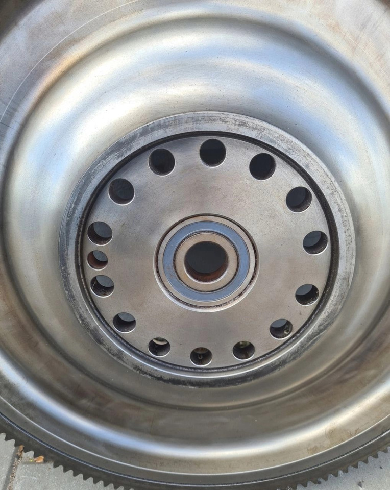 VOLVO FH 16 FM 16 EURO 5 AUTOMAT - Volant moteur: photos 4 VOLVO FH 16 FM 16 EURO 5 AUTOMAT - Volant moteur: photos 4