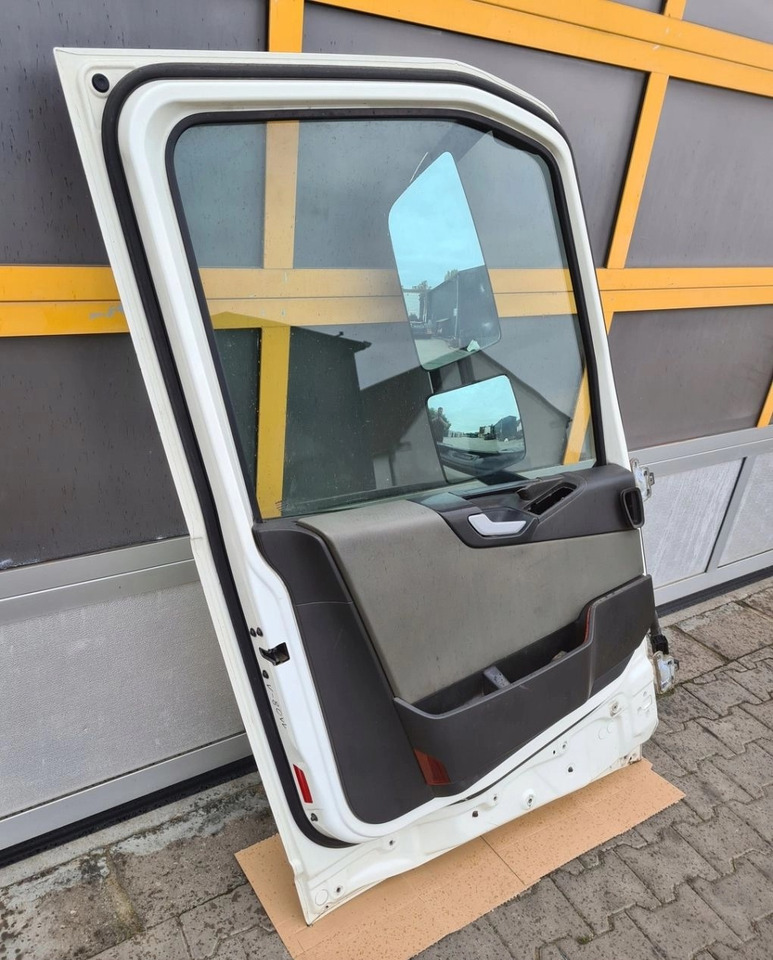 VOLVO FH 4 EURO 6 DRZWI KOMPLETNE LEWE KOD LAKIERU 1108-1 - Portière et pièces: photos 5 VOLVO FH 4 EURO 6 DRZWI KOMPLETNE LEWE KOD LAKIERU 1108-1 - Portière et pièces: photos 5