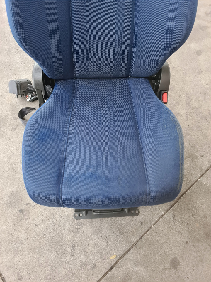 VOLVO FOTEL PASAŻERA PNEUMATYCZNY PRAWY VOLVO FH 5 FM 5 - Siège pour Camion: photos 3 VOLVO FOTEL PASAŻERA PNEUMATYCZNY PRAWY VOLVO FH 5 FM 5 - Siège pour Camion: photos 3