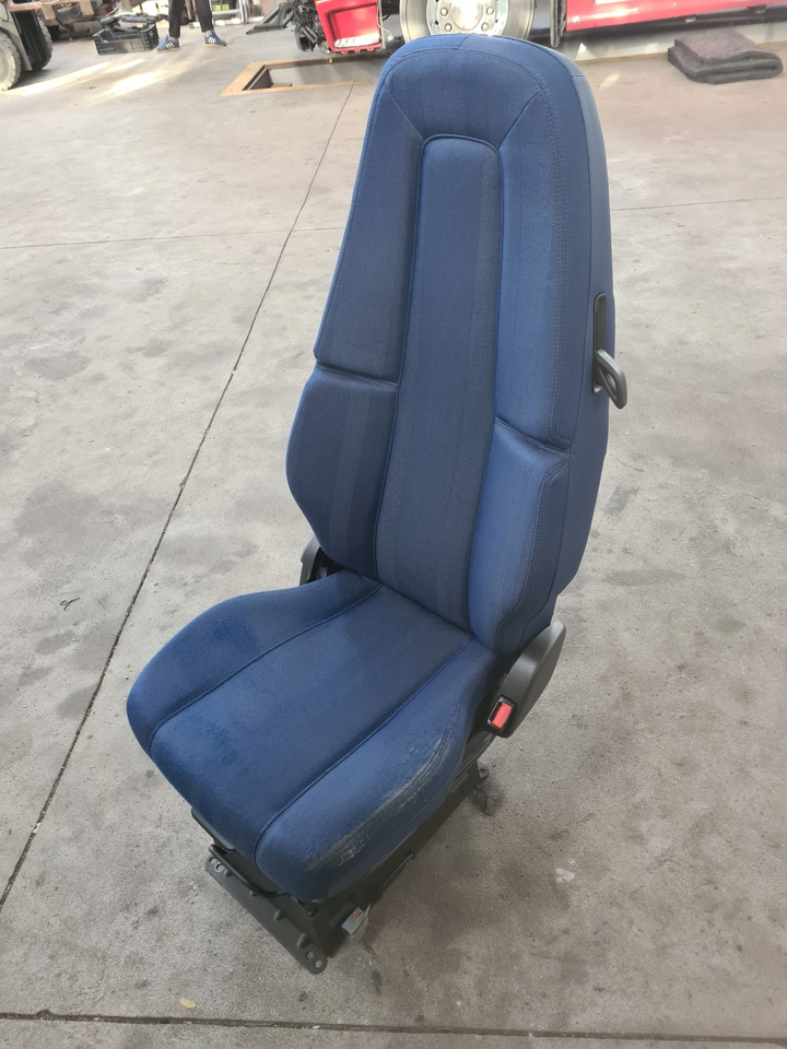 VOLVO FOTEL PASAŻERA PNEUMATYCZNY PRAWY VOLVO FH 5 FM 5 - Siège pour Camion: photos 4 VOLVO FOTEL PASAŻERA PNEUMATYCZNY PRAWY VOLVO FH 5 FM 5 - Siège pour Camion: photos 4