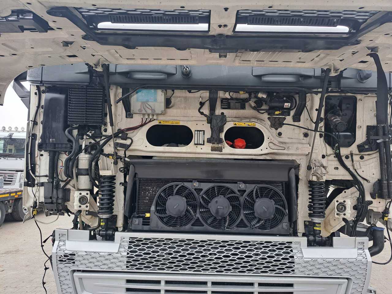 VOLVO KABINA GOŁY SZKIELET VOLVO FH 4 EURO 6 XL - Cabine pour Camion: photos 5 VOLVO KABINA GOŁY SZKIELET VOLVO FH 4 EURO 6 XL - Cabine pour Camion: photos 5