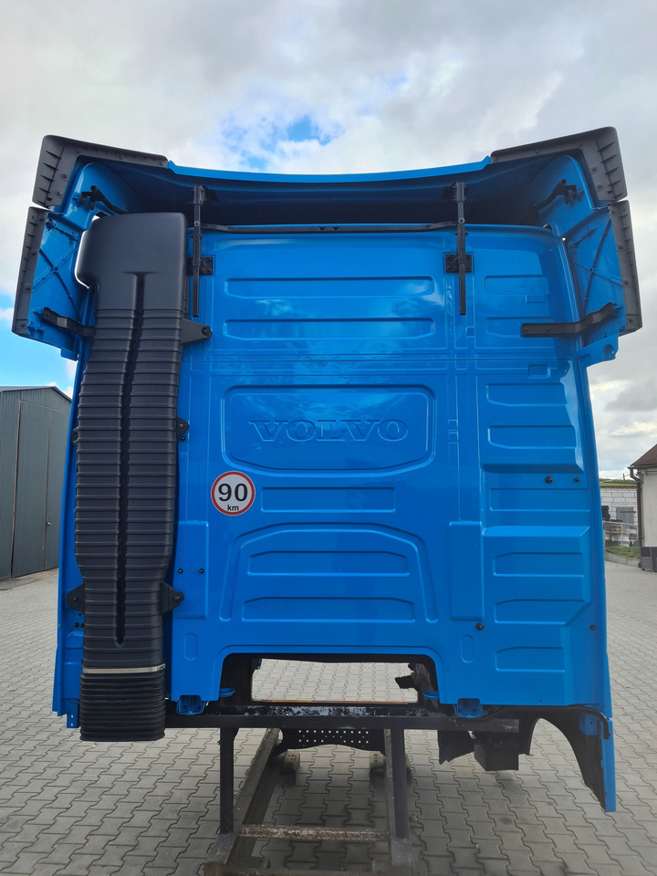 VOLVO KABINA KOMPLETNA VOLVO FH 5 EURO 6 I-SAVE GLOBETROTTER - Cabine pour Camion à rideaux coulissants: photos 4 VOLVO KABINA KOMPLETNA VOLVO FH 5 EURO 6 I-SAVE GLOBETROTTER - Cabine pour Camion à rideaux coulissants: photos 4