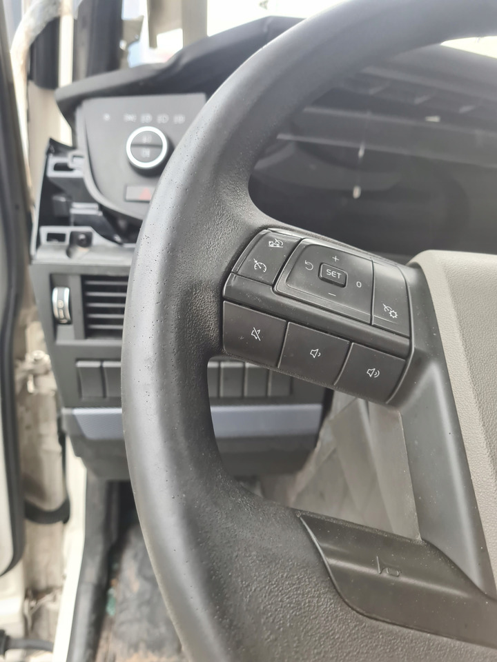 VOLVO KIEROWNICA WIELOFUNKCYJNA KOMPLETNA VOLVO FH 5 FM 5 FMX - Volant pour Camion: photos 3 VOLVO KIEROWNICA WIELOFUNKCYJNA KOMPLETNA VOLVO FH 5 FM 5 FMX - Volant pour Camion: photos 3