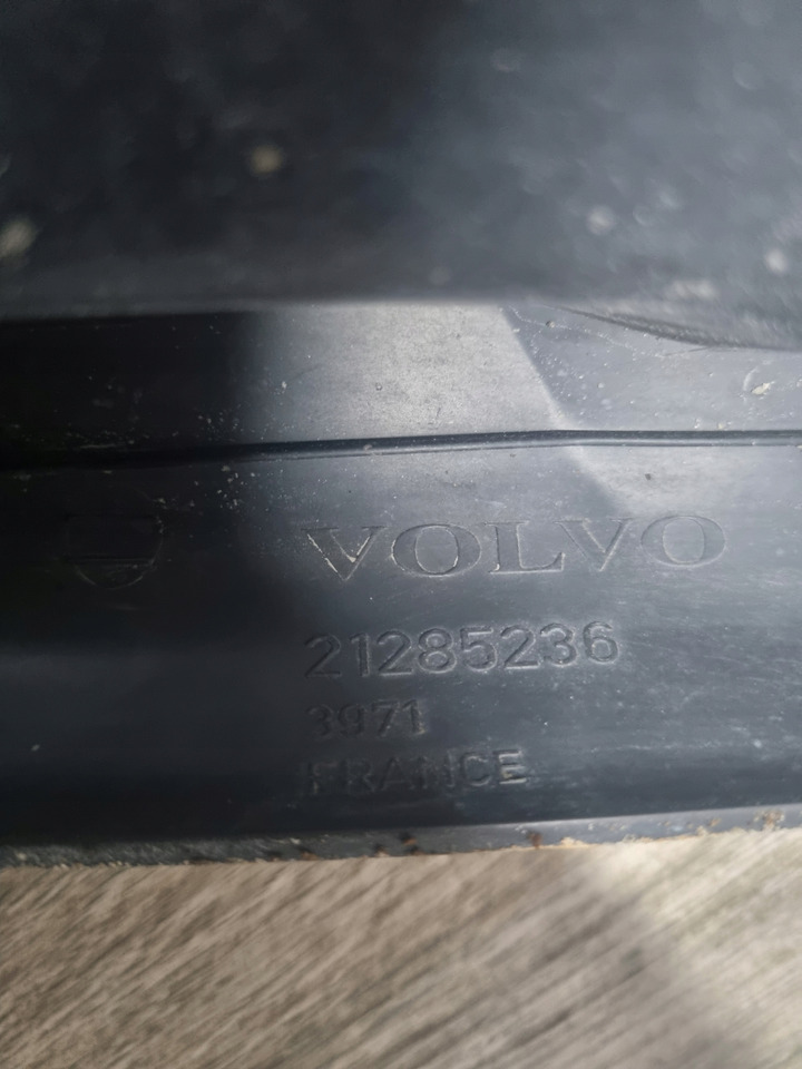 VOLVO KOMIN WLOT POWIETRZA CZAPKA KABINY VOLVO FH 4 FH 5 FM 5 - Système d'admission d'air pour Camion: photos 5 VOLVO KOMIN WLOT POWIETRZA CZAPKA KABINY VOLVO FH 4 FH 5 FM 5 - Système d'admission d'air pour Camion: photos 5